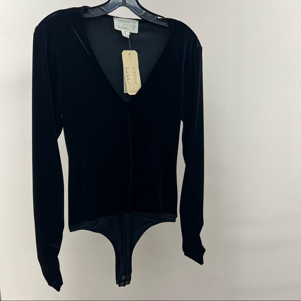 Nicole Miller Fitted Velvet Long Sleeves Bodysuit in Black